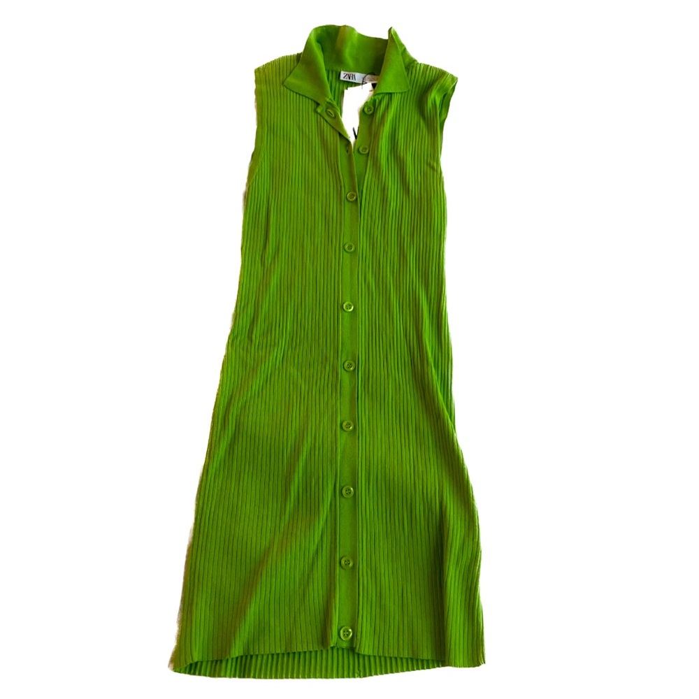Women’s green mini dress. Perfect for spring and summer!